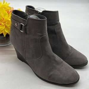 Maurice's Gray Faux Suede Wedge Ankle Bootie Sz 11. CM1918A